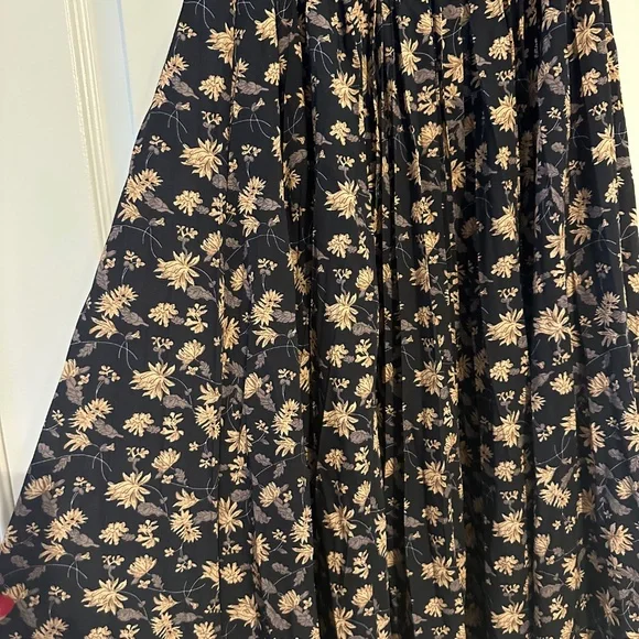 CJLA WOMEN’S BLACK FLORAL SKIRT IN SIZE MEDIUM - Picture 2 of 6
